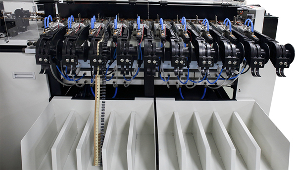 插件機機器人能夠實現工廠自動化