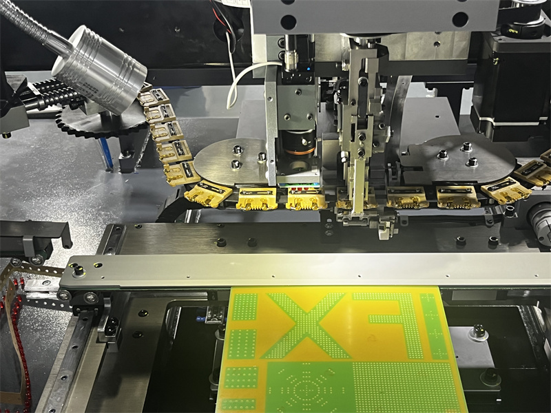 智能互聯：云技術在插件機遠程管理和優化中的應用