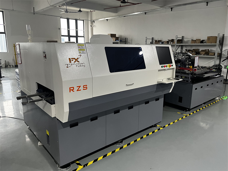 為什么全自動(dòng)插件機(jī)成為電子制造業(yè)的必備設(shè)備？