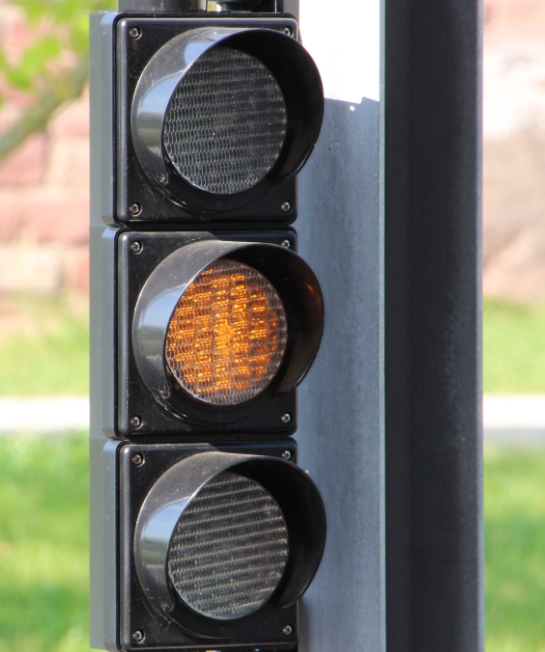 立式插件機在 LED 照明產業中有何獨特優勢？